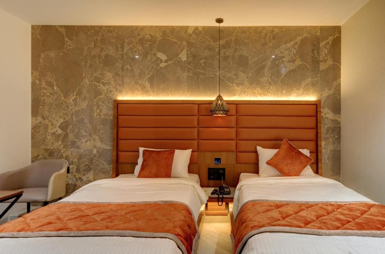 Hotel Diamond 26 Szúrat Kültér fotó